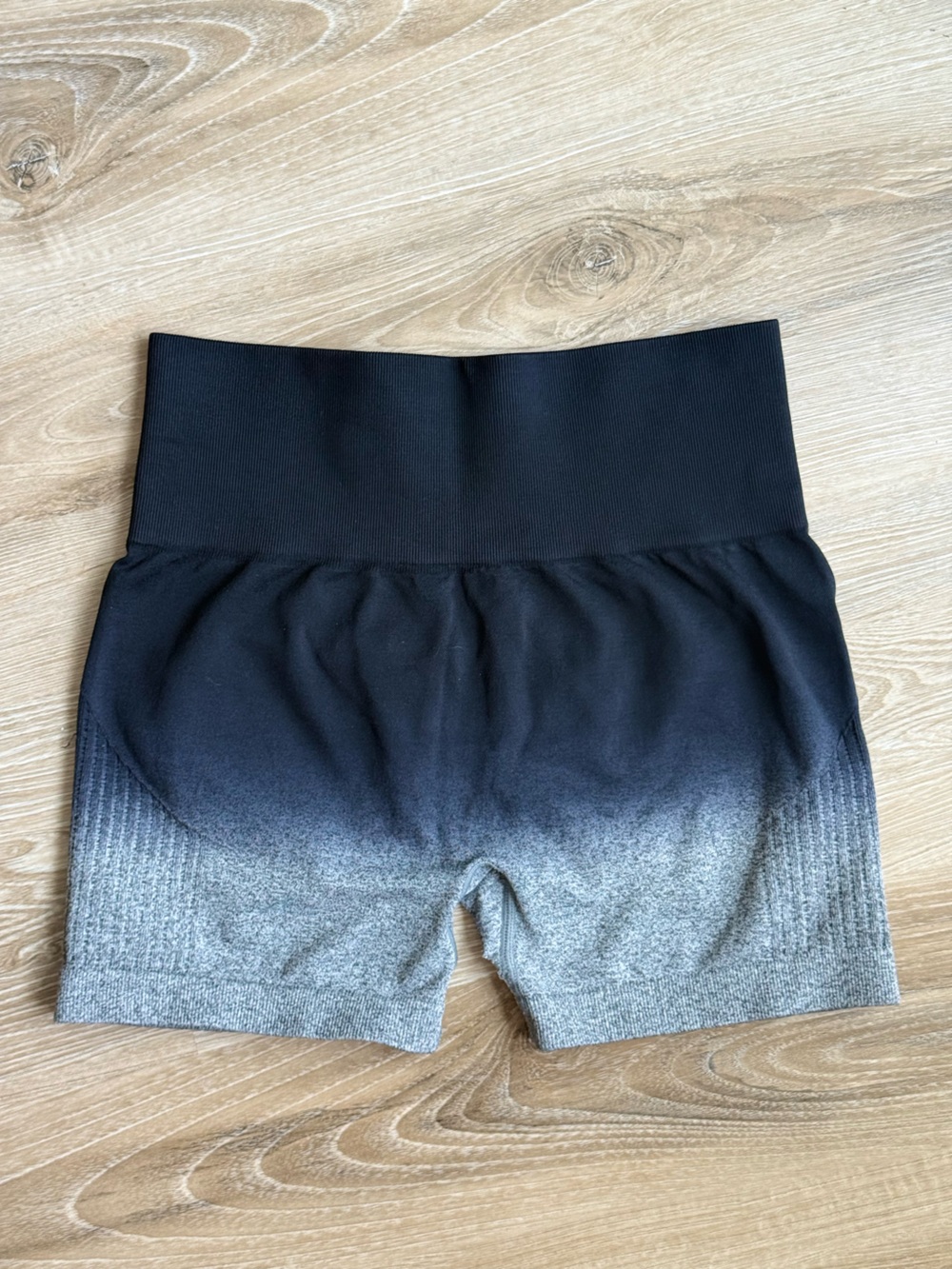 Women’s Ombre Black-to-Gray Knit Skirt